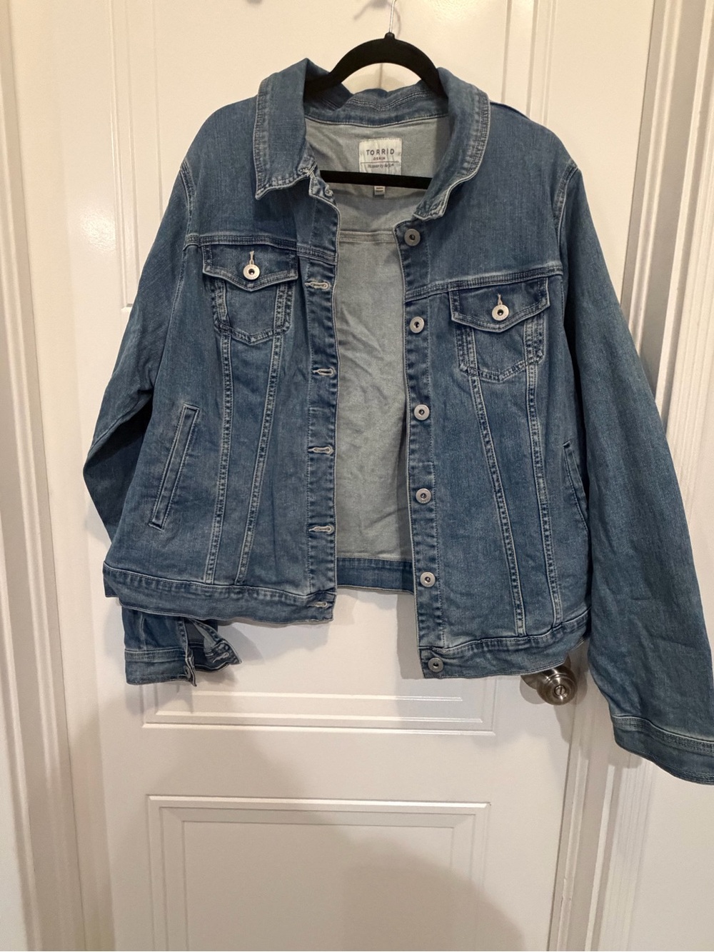 Torrid Denim Jean Jacket Size 3 Plus Size Medium wash Stretch NWOT